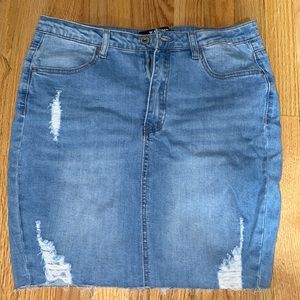 WOMAN LIGHT WASH STRETCH SKIRT!